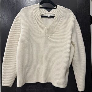 H&M cream v-neck sweater S